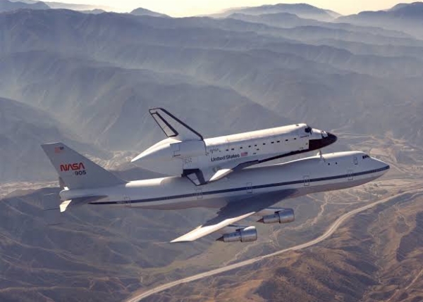 NASA Used Boeing 747s To Transport Space Shuttle Orbiters From Landing Sites Back To Launch Complex - autojosh 