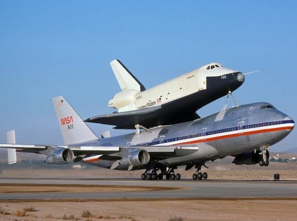 NASA Used Boeing 747s To Transport Space Shuttle Orbiters From Landing Sites Back To Launch Complex - autojosh 