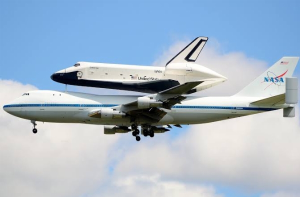 NASA Used Boeing 747s To Transport Space Shuttle Orbiters From Landing Sites Back To Launch Complex - autojosh 