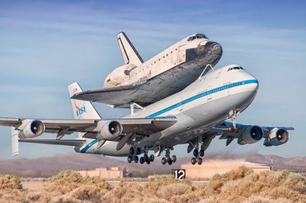 NASA Used Boeing 747s To Transport Space Shuttle Orbiters From Landing Sites Back To Launch Complex - autojosh 