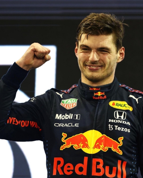Red Bull's Max Verstappen Overtook Mercedes' Hamilton On The Last Lap To Win 2021 Formula 1 World Championship - autojosh 