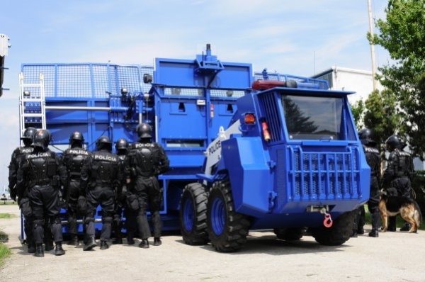 Bozene Riot Vehicle - autojosh 