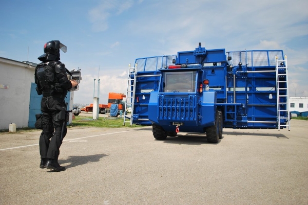 Bozene Riot Vehicle - autojosh 