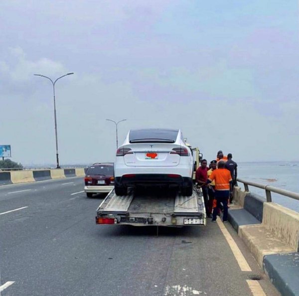Reactions As Car Carrier Rescues Tesla Model X After Running Out Of Battery Juice On 3rd Mainland Bridge - autojosh 