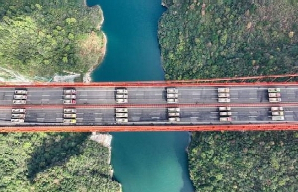 Pictures Of The Day : China Parked 48 Trucks, 1,680 Tonnes Of Goods On New Bridge To Test Construction Quality - autojosh 