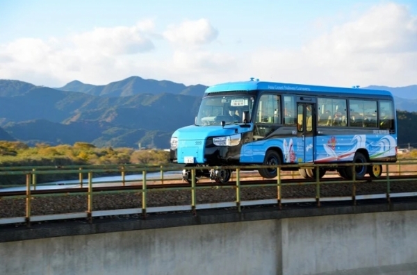 Dual-Mode Vehicles Capable Of Running On Both Roads And Railway Track Begins Operation In Japan - autojosh 