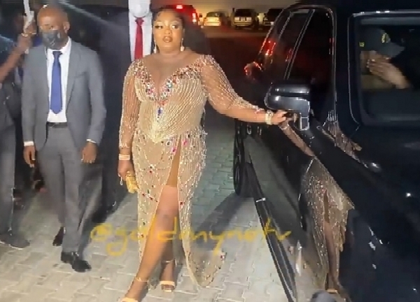 Eniola Badmus Arrives In Rolls-Royce Cullinan As Actress Marks 20 Years On Stage - autojosh