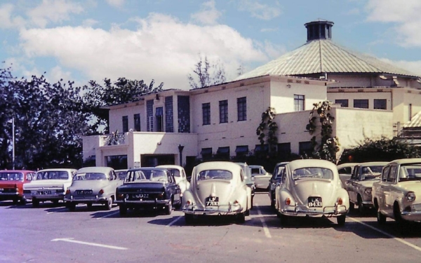 Photo Of The Day : Cars At Ikoyi Club Car Park In The Early 60's - autojosh