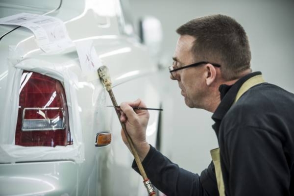 Only Man, Mark Court, Has Been Painting The Pinstripes On All Rolls-Royce Cars Since 2003 - autojosh 