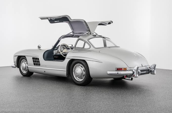 Photos Of The Day : The Iconic Mercedes-Benz 300 SL Gullwing - autojosh 