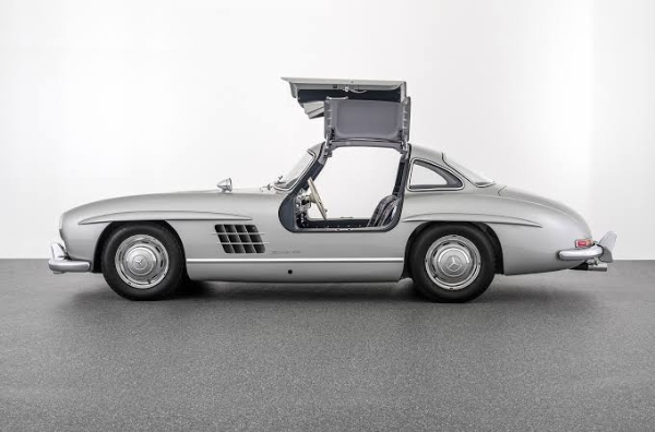 Photos Of The Day : The Iconic Mercedes-Benz 300 SL Gullwing - autojosh 