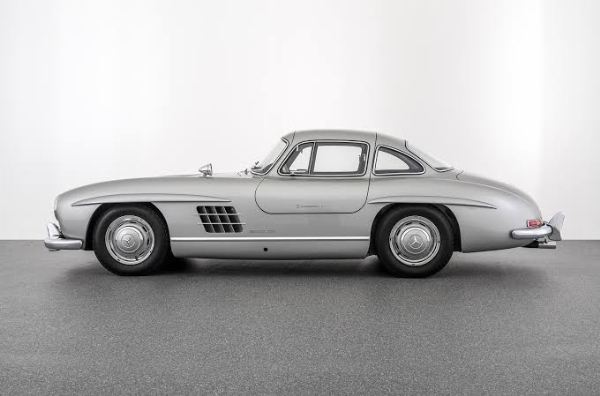 Photos Of The Day : The Iconic Mercedes-Benz 300 SL Gullwing - autojosh 