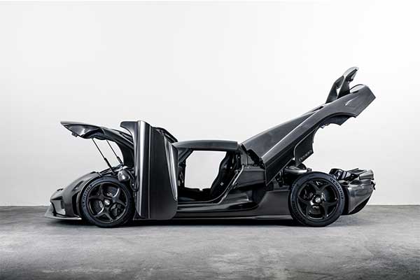 Naked Carbon Fiber Koenigsegg Regera Is A One-Of-A-Kind Hypercar