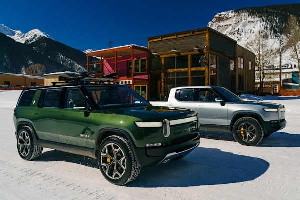 First Two Rivian R1S Electric SUVs Delivered To Company's CEO And CFO - autojosh