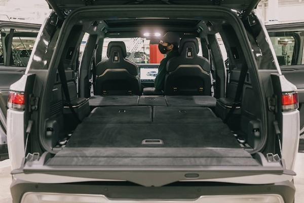 First Two Rivian R1S Electric SUVs Delivered To Company's CEO And CFO - autojosh 
