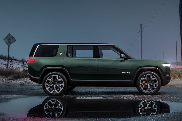 First Two Rivian R1S Electric SUVs Delivered To Company's CEO And CFO - autojosh 