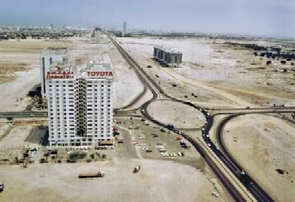 Pictures Of The Day : Toyota Building In 1981 And In 2016, How Desert City Of Dubai Changed In 35 Years - autojosh 