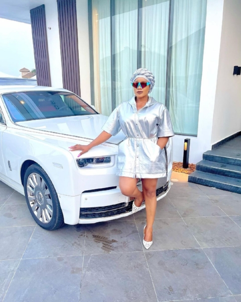 Finally I Did It ! Uche Ogbodo Says, As She “Finally Snapped With Somebody’s Rolls-Royce” - autojosh 