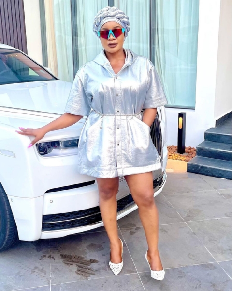 Finally I Did It ! Uche Ogbodo Says, As She “Finally Snapped With Somebody’s Rolls-Royce” - autojosh 