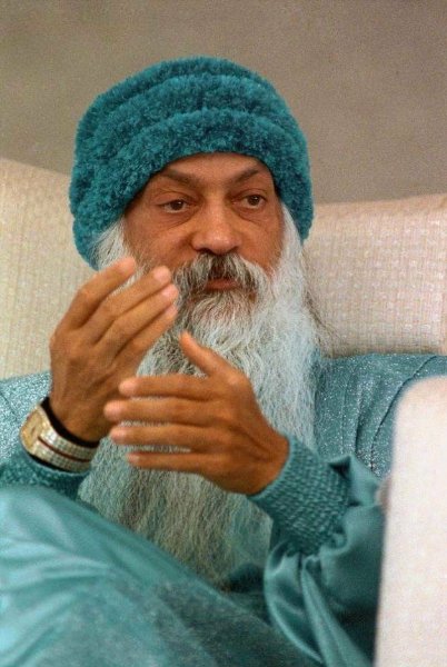Throwback : Rajneesh, A US-based Indian God-man, Owned 93 Rolls-Royces In The 1980's - autojosh 