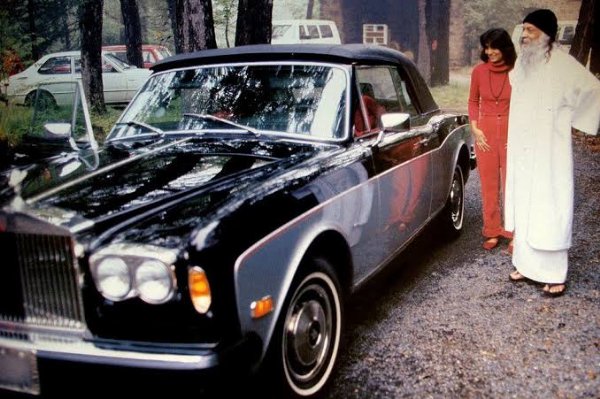 Throwback : Rajneesh, A US-based Indian God-man, Owned 93 Rolls-Royces In The 1980's - autojosh 