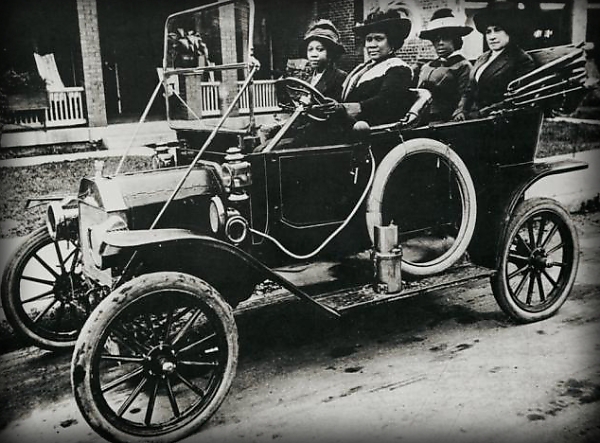 Madam C.J. Walker, America's First Female Self-made Millionaire, In Her Ford With Her Friends In 1911 - autojosh 