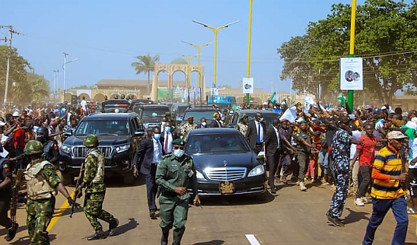 Buhari's Convoy And Crowd During His Two-day Official Visit To Kaduna State (Photos, Video) - autojosh 