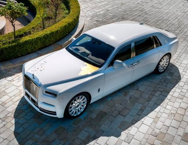 Bộ đôi RollsRoyce được thiết kế đặc biệt để kỉ niệm ngày cưới