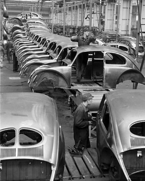 Photos Of The Day : Inside Volkswagen Type 1 Beetle Factory - autojosh 