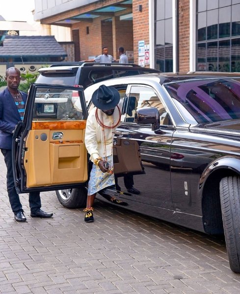 Warri Billionaire Chief Ayirimi Emami Flaunts His Rolls-Royce Phantom And Bentley Mulsanne - autojosh 