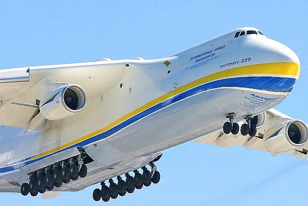 The World’s Largest Plane, The Antonov An-225, Suffers Minor Damage During Landing - autojosh