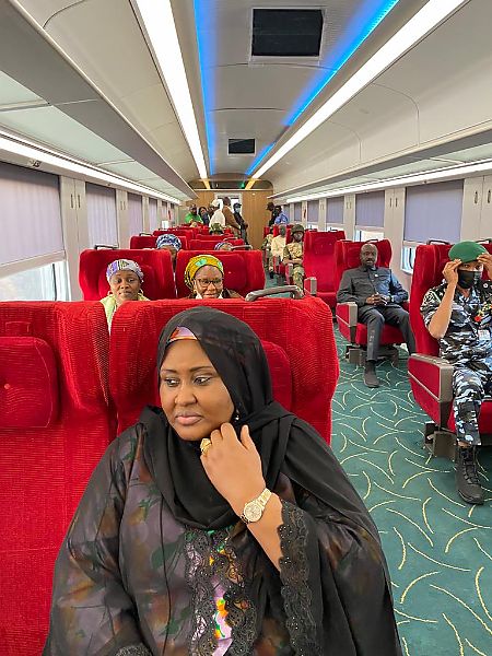 The First Lady, Aisha Buhari, Travels On Kaduna-Abuja Train - autojosh