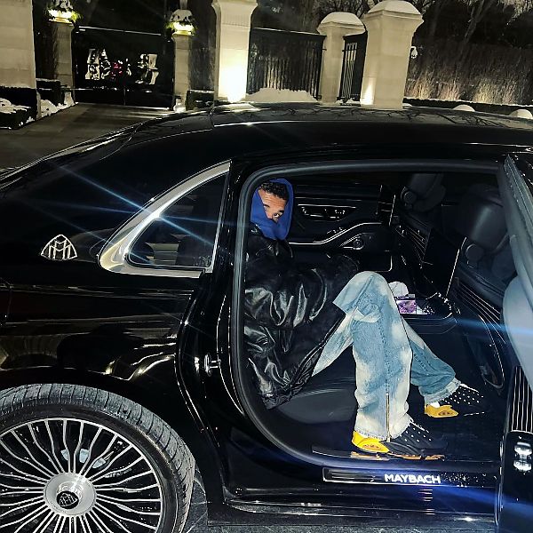 Drake Endures The Cold From The Backseat Of A Mercedes-Maybach S-Class - autojosh