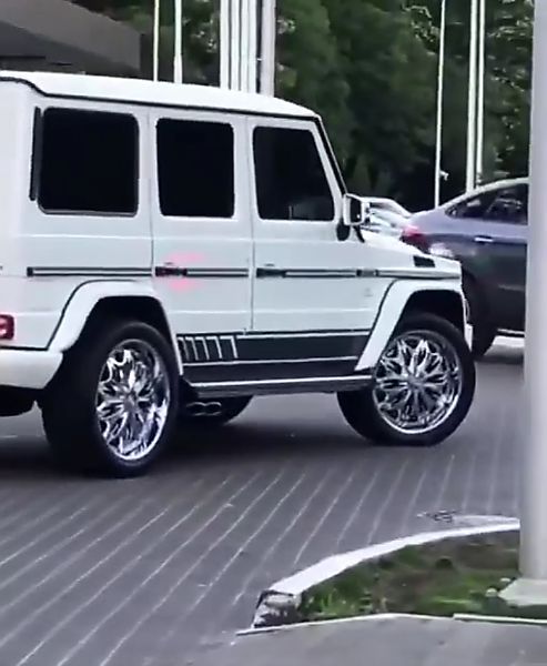 Watch : This Incredible Rims Makes This Mercedes G-Wagon Looks As If It Is Floating On The Road - autojosh 