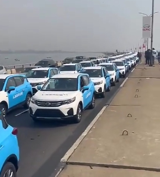 Today's Photos And Video : Hundreds Of LagRide Taxis Spotted On Third Mainland Bridge - autojosh 