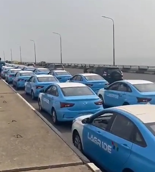 Today's Photos And Video : Hundreds Of LagRide Taxis Spotted On Third Mainland Bridge - autojosh 