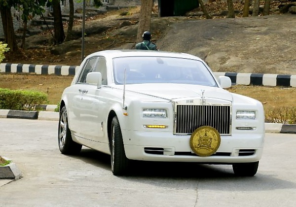 Moment Oba Of Benin Arrived Obasanjo’s Residence In Rolls-Royce - autojosh 