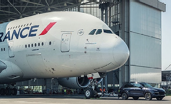 Throwback: When A Porsche Cayenne Towed A 284-tonne Airbus A380 To A Distance Of 42-meters - autojosh 