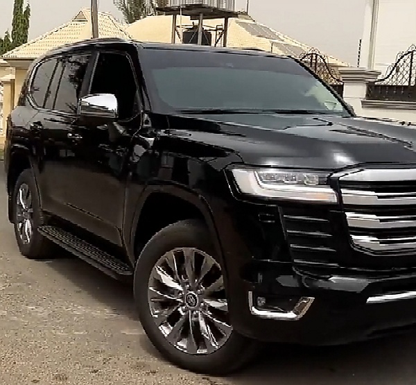 2022 Toyota Land Cruiser 300 Spotted In Lagos - autojosh 