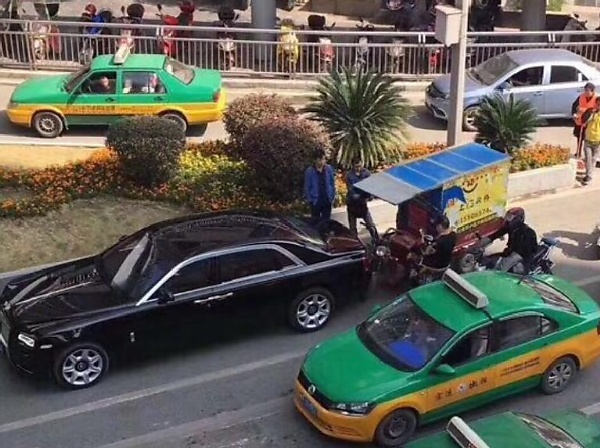 Moment A Tricycle Crashes Into A ₦350 Million Rolls-Royce Cullinan - autojosh 