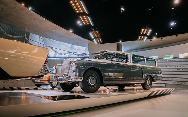 Meet The 1960 Mercedes-Benz 300 Measuring Car That Is Connected To Test Vehicles - autojosh 