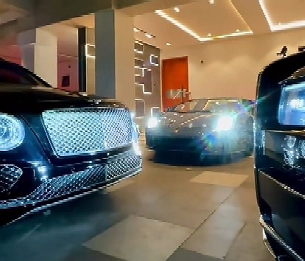 Today's Photos : Car Detailing : See How Davido's Trio Of Supercars Worth ₦1 Billion Get Cleaned - autojosh