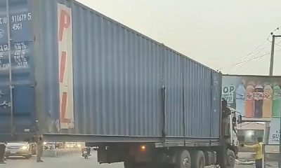 Today's Photos : Container Hanging Dangerously Behind A Truck With Missing Rear Trailer Spotted In Kano - autojosh