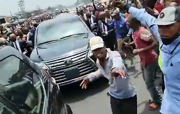 Watch : Crowd Cheer VP Osinbajo's Convoy While On His Way To Commission Toyota Service & Research Facility - autojosh
