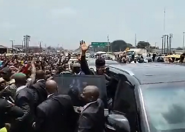 Watch : Crowd Cheer VP Osinbajo's Convoy While On His Way To Commission Toyota Service & Research Facility - autojosh 
