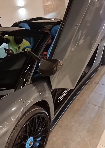 0-60mph In 2.9 Secs : Davido Takes His ₦285 Million Lamborghini Aventador Sports Car For A Spin - autojosh 