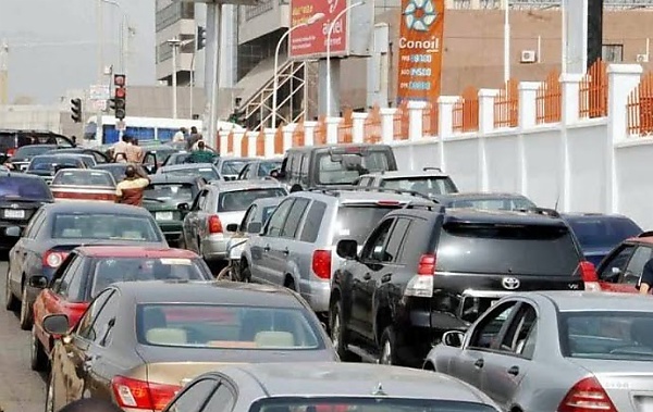 LASG Warns Motorists Queuing Up To Buy Fuel At Filling Stations To Shun Traffic Obstruction - autojosh 
