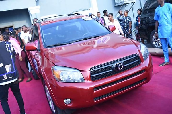 Pastor Fufeyin Surprises Two Nollywood Actresses With Car Gifts, Plus ₦2m Cash Each To Fuel The SUVs - autojosh 