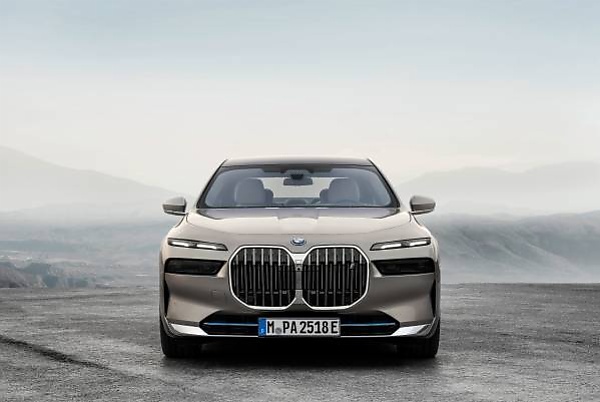 2023 BMW 7-Series Arrives With Massive 31-in Rear Screen, Electric i7 Variant - autojosh