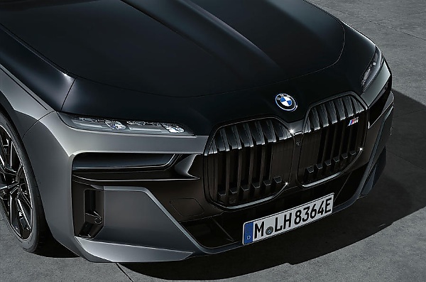 First Look : All-new 2023 BMW 7-Series And i7 Electric Sedan (PHOTOS)